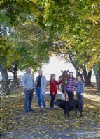 Herbstlicher Bauernhof - Familienporträt